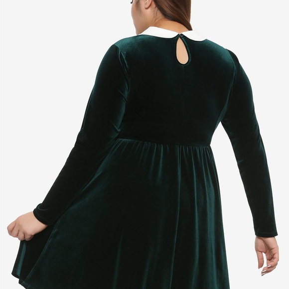 Hot Topic Green Velvet Long-Sleeve Dress- NWT- Size 3x - Picture 3 of 6